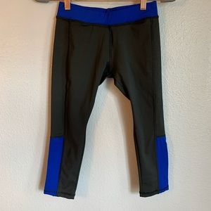 Coco Limon Black & Blue Cropped Workout Leggings